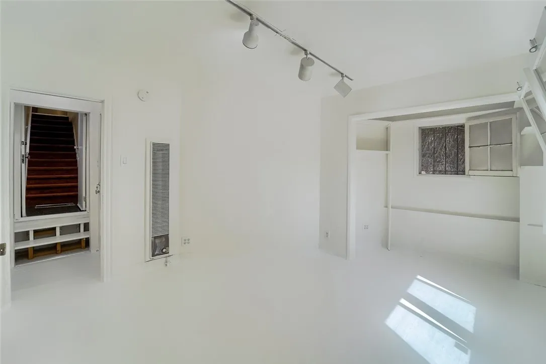 5924 Graciosa Drive, Hollywood Hills East, California 90068 home-pic-37